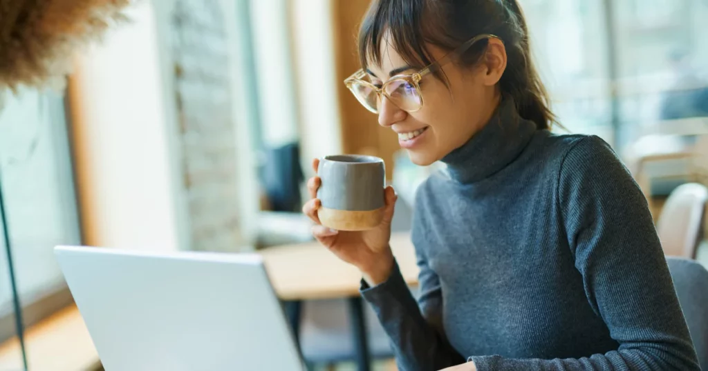 woman with a coffee mug and a laptop