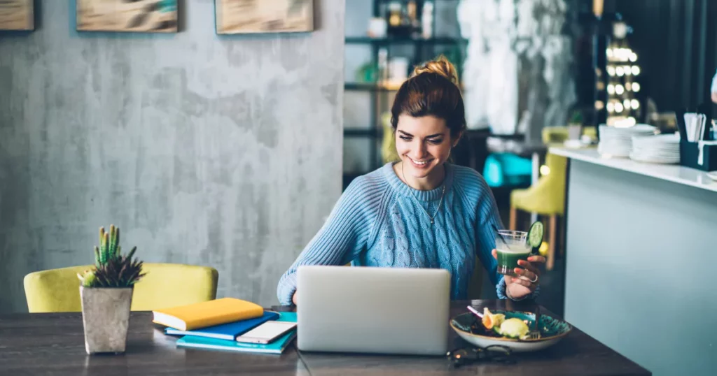 smiling woman laptop cocktail