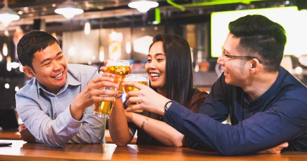 coworkers-bar-beer-cheers