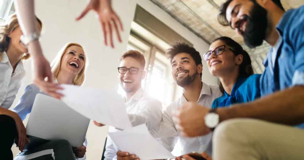 employee-training-group-smiles